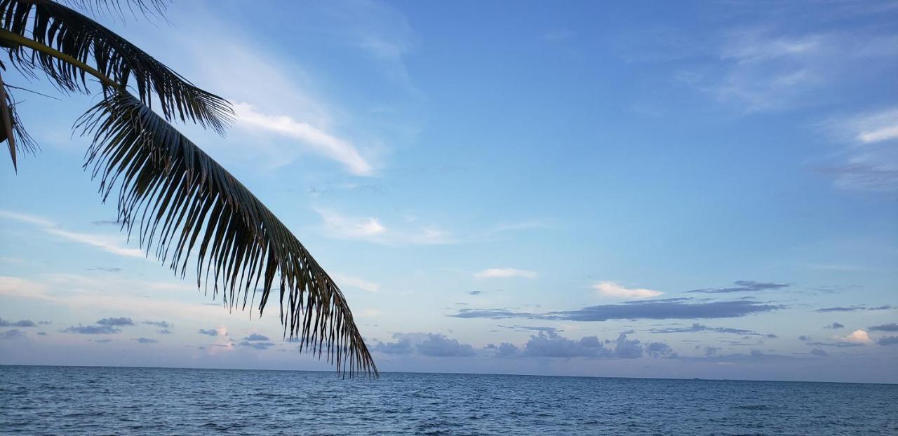 Pal'S On The Beach - Dangriga, Belize Exterior photo