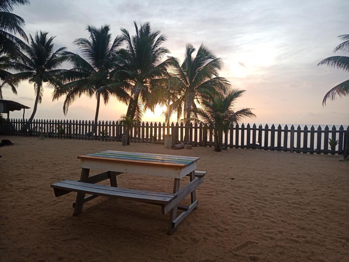 Pal'S On The Beach - Dangriga, Belize Exterior photo