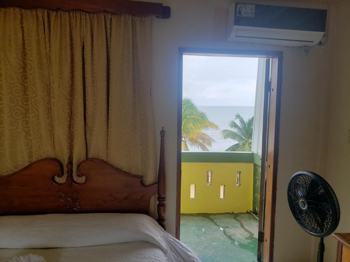 Pal'S On The Beach - Dangriga, Belize Exterior photo