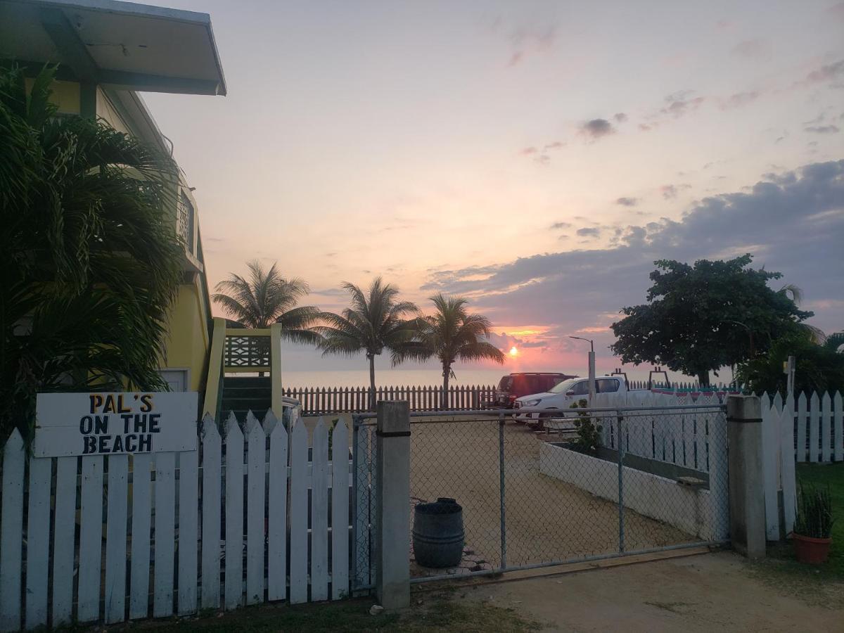 Pal'S On The Beach - Dangriga, Belize Exterior photo